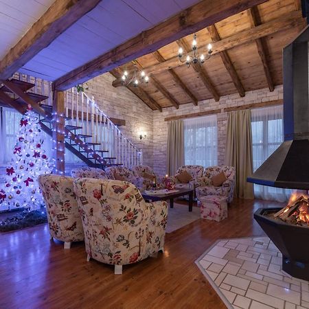 Family Villa Lipica With Private Pool And Jacuzzi Pazin Bagian luar foto