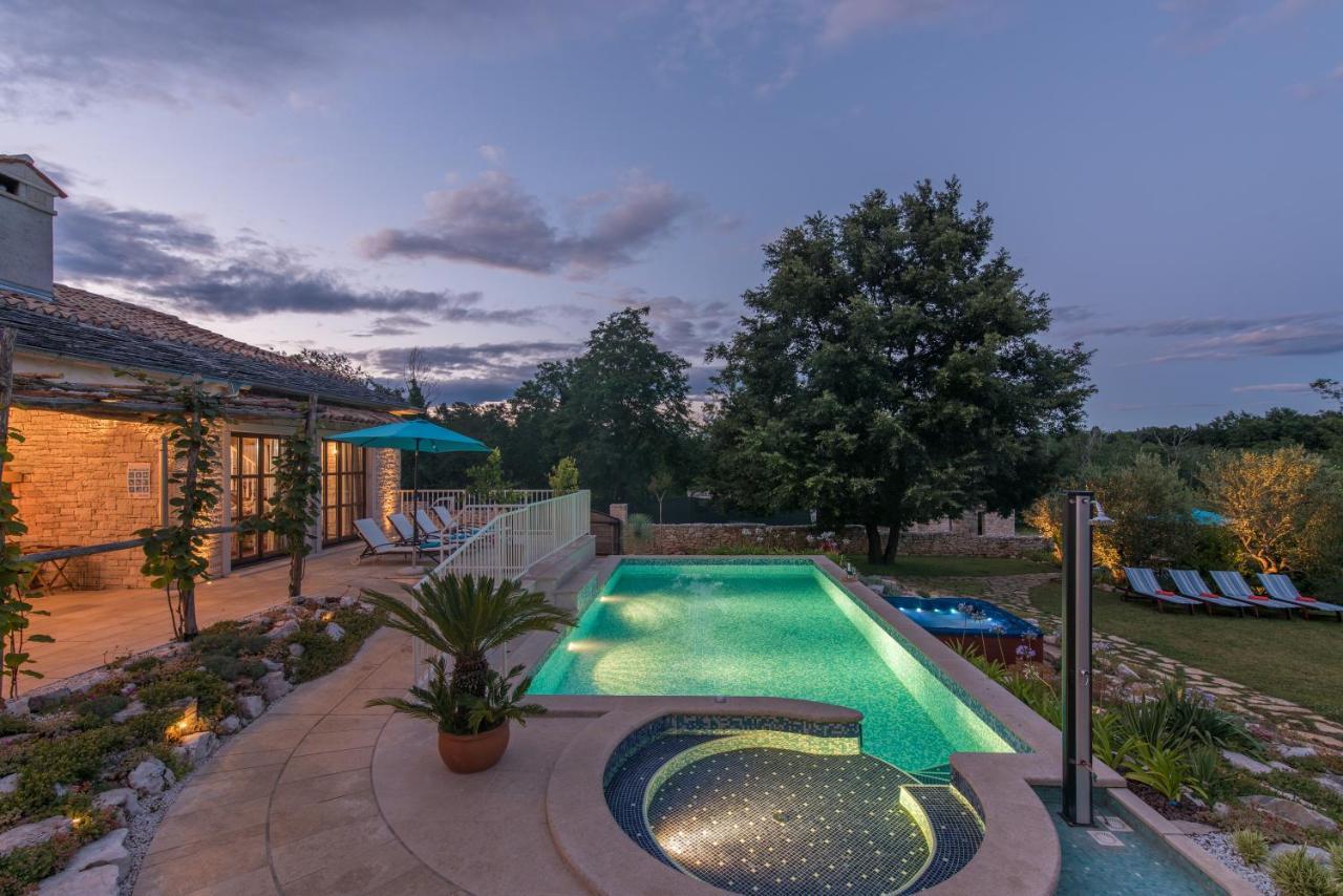 Family Villa Lipica With Private Pool And Jacuzzi Pazin Bagian luar foto