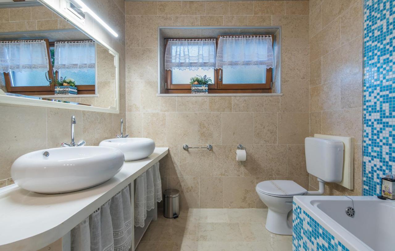 Family Villa Lipica With Private Pool And Jacuzzi Pazin Bagian luar foto