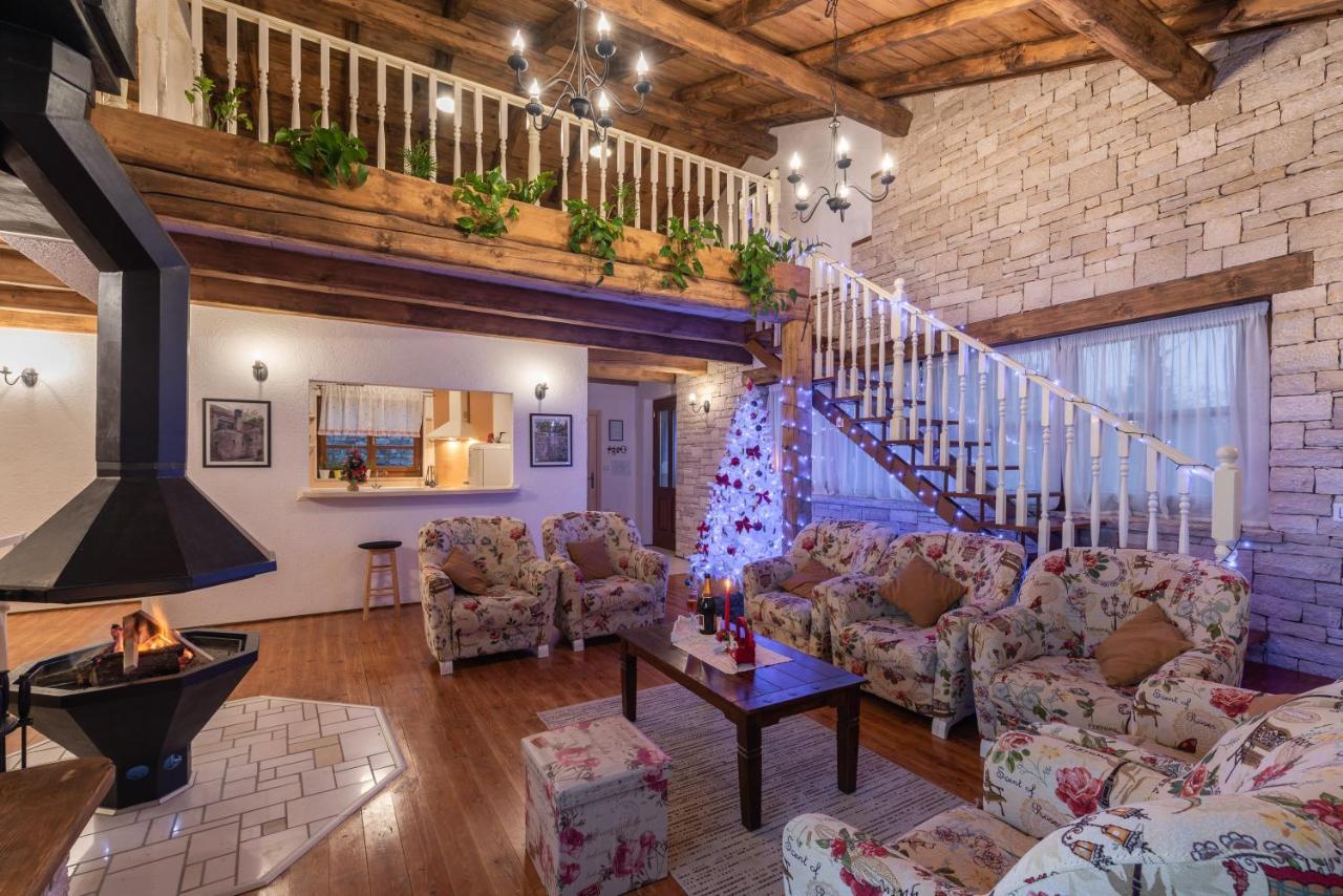 Family Villa Lipica With Private Pool And Jacuzzi Pazin Bagian luar foto