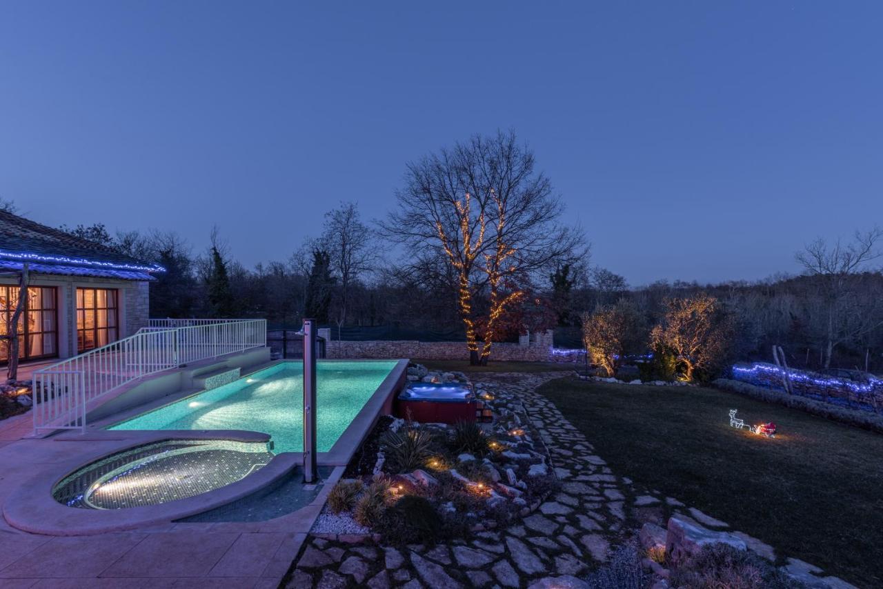 Family Villa Lipica With Private Pool And Jacuzzi Pazin Bagian luar foto