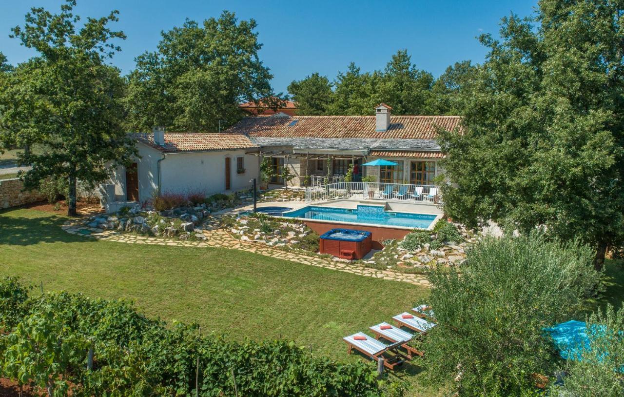 Family Villa Lipica With Private Pool And Jacuzzi Pazin Bagian luar foto