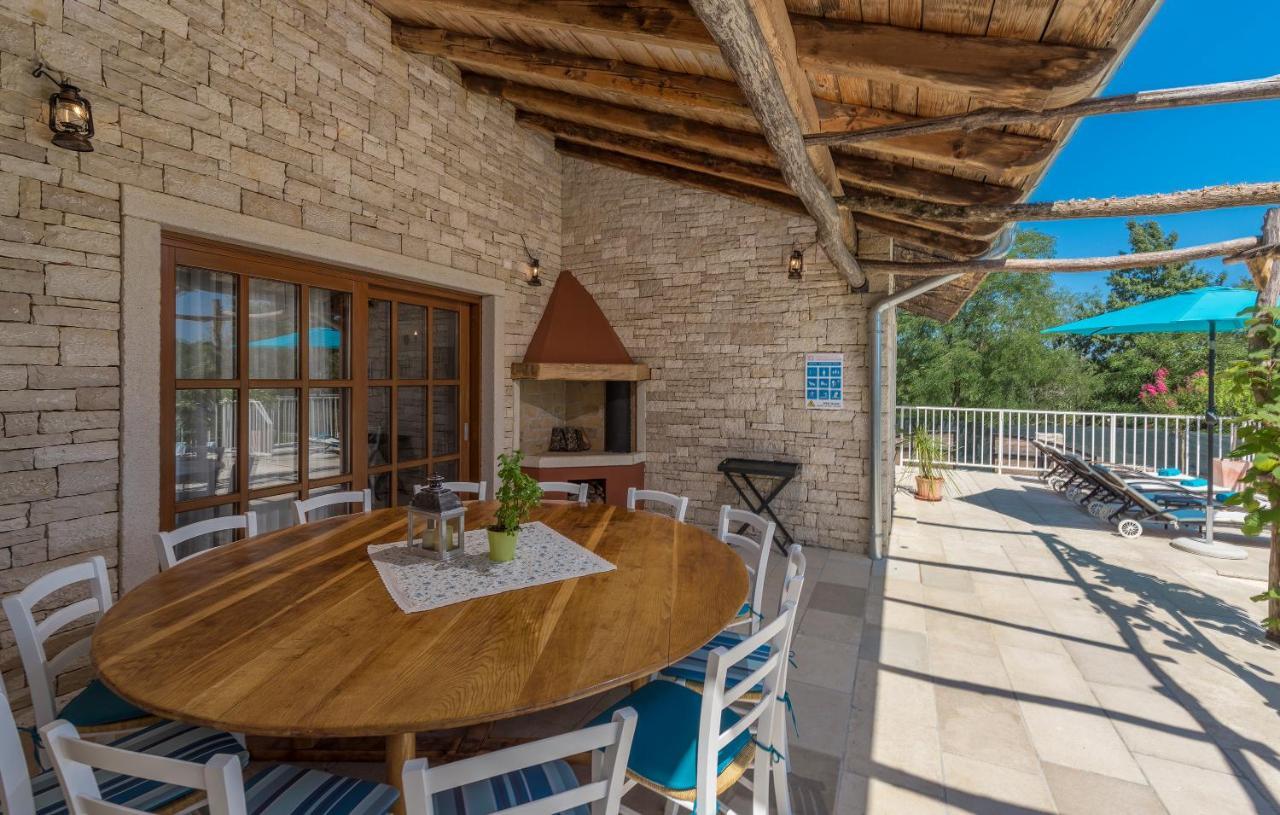Family Villa Lipica With Private Pool And Jacuzzi Pazin Bagian luar foto