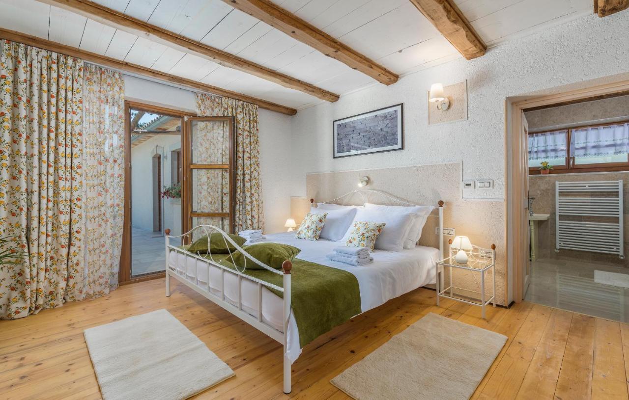 Family Villa Lipica With Private Pool And Jacuzzi Pazin Bagian luar foto
