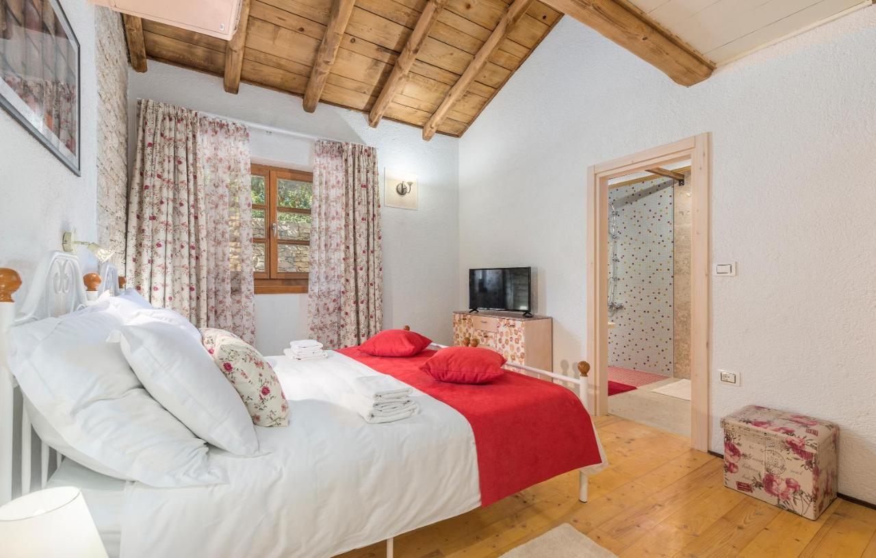 Family Villa Lipica With Private Pool And Jacuzzi Pazin Bagian luar foto