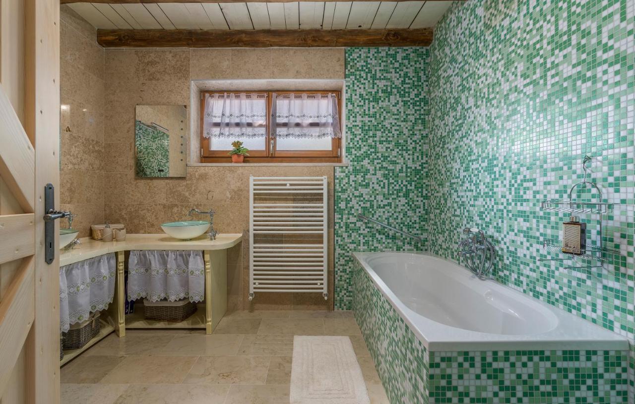 Family Villa Lipica With Private Pool And Jacuzzi Pazin Bagian luar foto