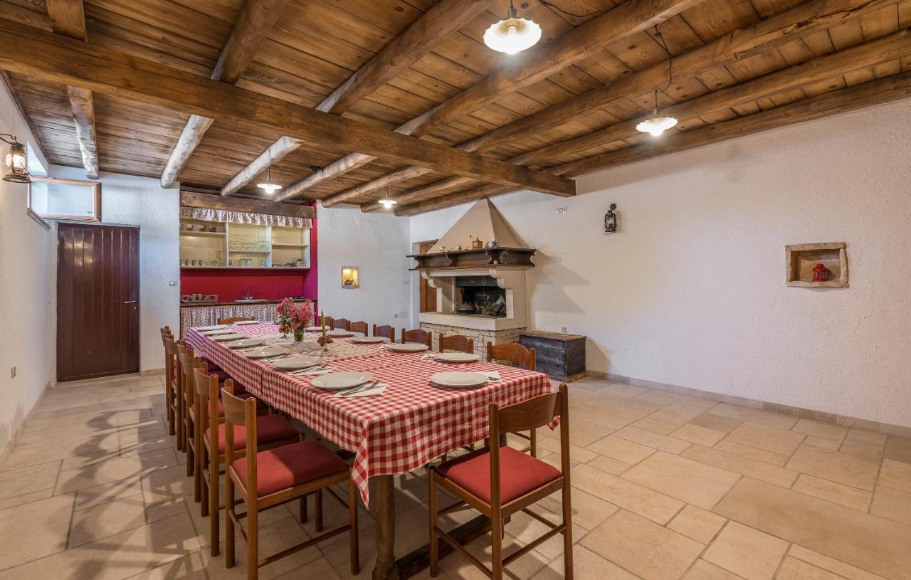 Family Villa Lipica With Private Pool And Jacuzzi Pazin Bagian luar foto